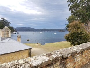 海滨景致 宁静的石墙风光