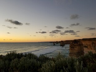 海边日落时分的壮丽景致
