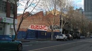 城市街边待售建筑景象