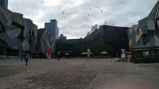 老旧小区空旷场地景象