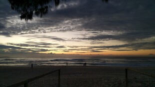 海边日落时分的美丽景象