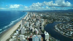 海滨城市俯瞰美景