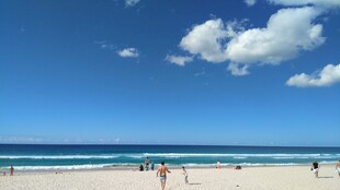 美丽海滩上的休闲时光