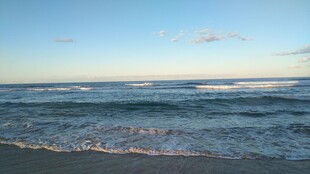 海边美景 海浪轻拍沙滩