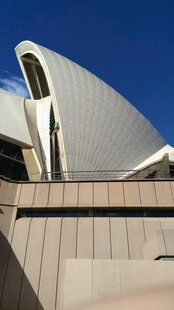 现代风格建筑外观特写