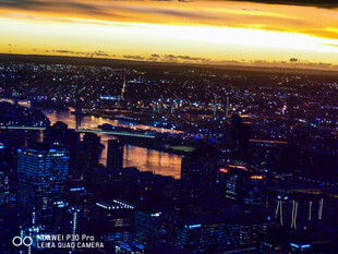 城市黄昏天际线俯瞰美景