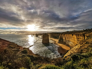 海岸日落美景如画