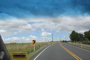 公路风景 开阔道路与蓝天