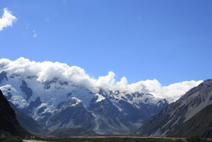 壮丽雪山蓝天美景