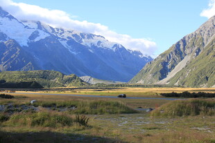 壮丽山间草原风景