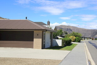 郊区住宅街道景象