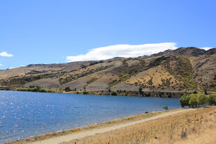 湖畔山景 自然风光旖旎