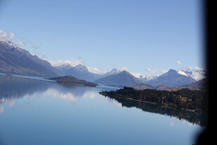 宁静山水间的绝美湖景