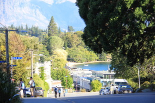 湖畔小镇街道风景