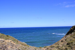 海岸风光 碧海蓝天山丘