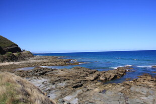 海岸风光 岩石与碧海蓝天