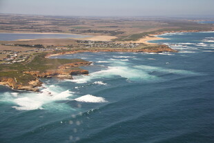 俯瞰壮阔海岸线美景