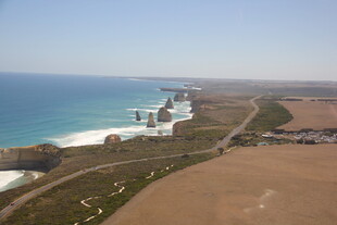 海岸壮丽风光俯瞰图