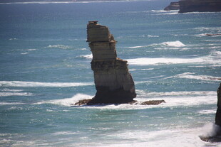 海中孤立岩石景观