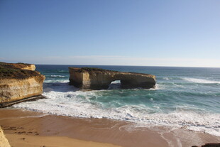 海岸美景 海浪与天然石拱