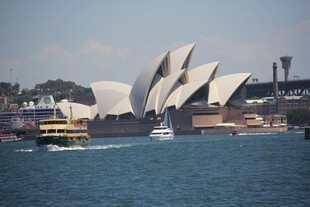悉尼歌剧院前的海上风光