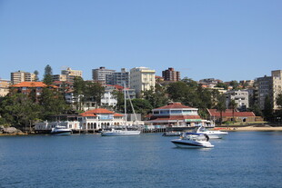 海滨城市美丽港湾景象