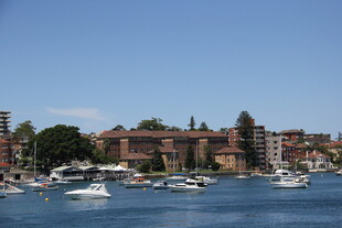海滨城市港口船只风景