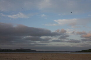 黄昏旷野上的天空景象