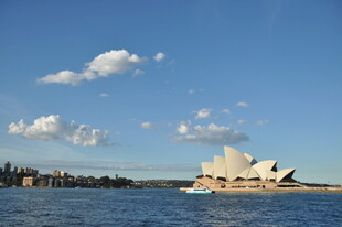 悉尼歌剧院与城市天际线