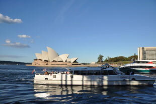 悉尼歌剧院旁的水上景观