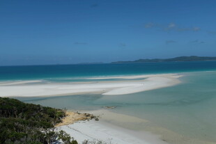 美丽的海边沙滩风景