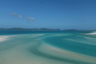 梦幻蓝绿色的迷人海滩