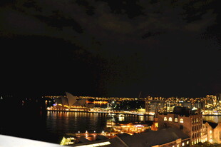 城市海港璀璨夜景