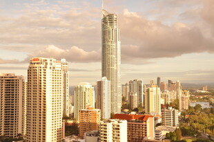 城市天际线中的摩天大楼