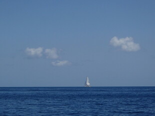 海上孤帆 蓝天碧海美景
