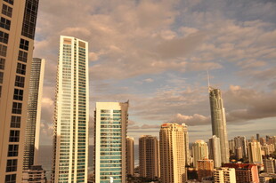 城市天际线 夕阳下的繁华