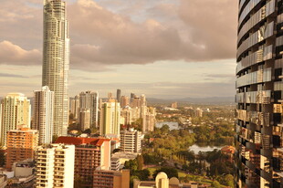 城市天际线黄昏美景