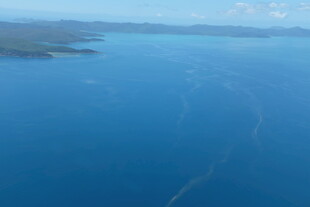 广阔蓝色海域景观