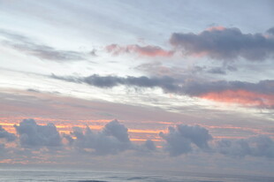 海上绚烂云霞美景
