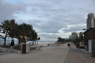 海滨城市的休闲步道