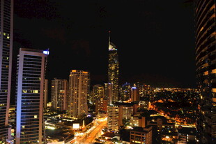 城市璀璨夜景俯瞰图