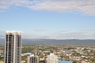 城市高楼与远景风光
