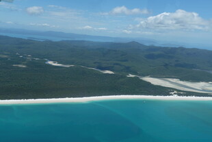 美丽海岛海岸线风光