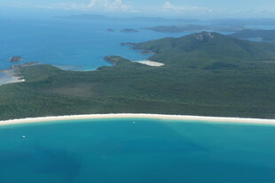 俯瞰绝美海岛海岸线