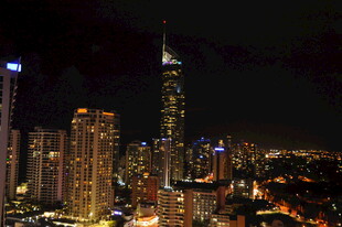 城市璀璨夜景高楼林立