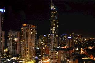 城市璀璨夜景俯瞰图