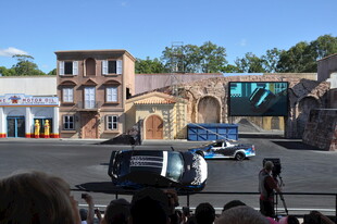 汽车特技表演现场