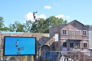 城市街头的艺术涂鸦景观