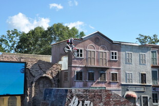 老旧建筑待修缮