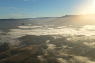 云海之上的壮丽日出景观